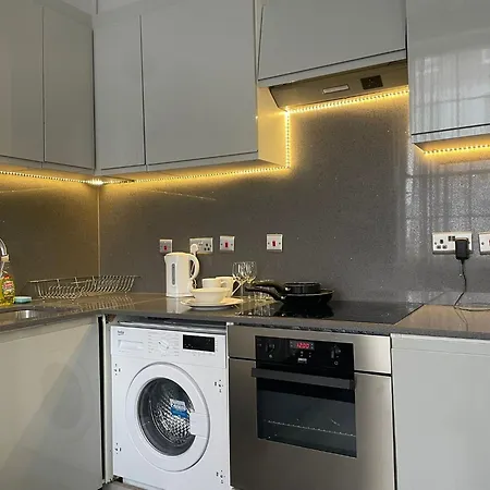Baker Central Apartments London Room photo